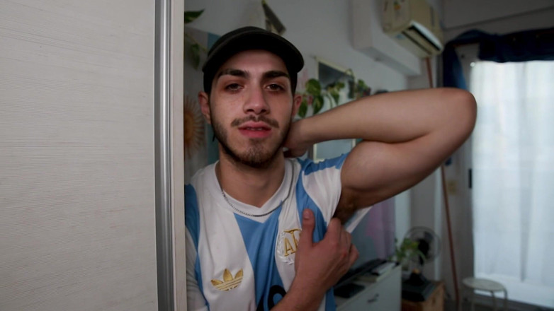 Giok Leon: Come, Smell the Scent of a Real Man
