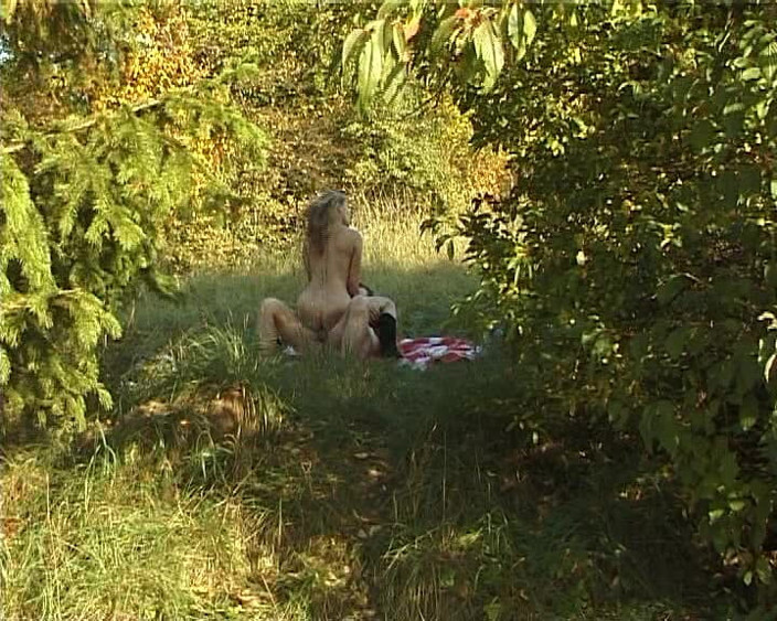 Mature Climax - 100% Mature Videos: Futai în aer liber cu o gagică frumoasă naturală