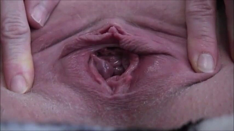 Nikki Nevada: 9 month pregnant extreme close up masturbation