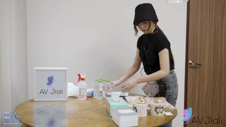 AV Jiali: 포르노 영화 세트에서 포르노 여배우를 대체하는 Ranako 보조