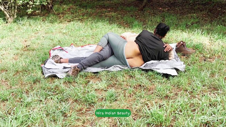 Hot 365 Entertainments: Hira, MILF indienne audacieuse, romance en plein air avec un...