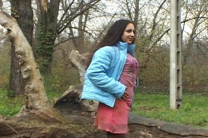 Porno kino: German Teen Pee and Cum in the Solo Forest Session