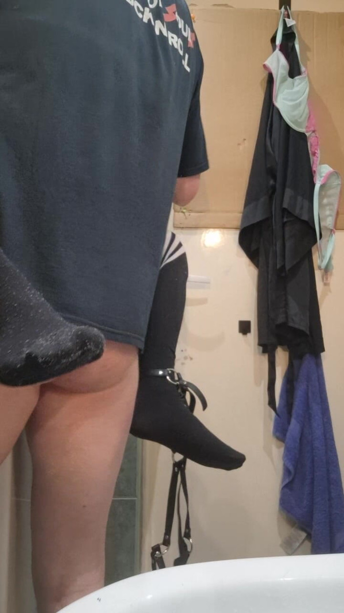 Black Sillk Studios: สามีกับสัตว์ประหลาดของเขา fucks MILF สีบลอนด์ตัวเล็กกับตูดแน่นและหีเปียก