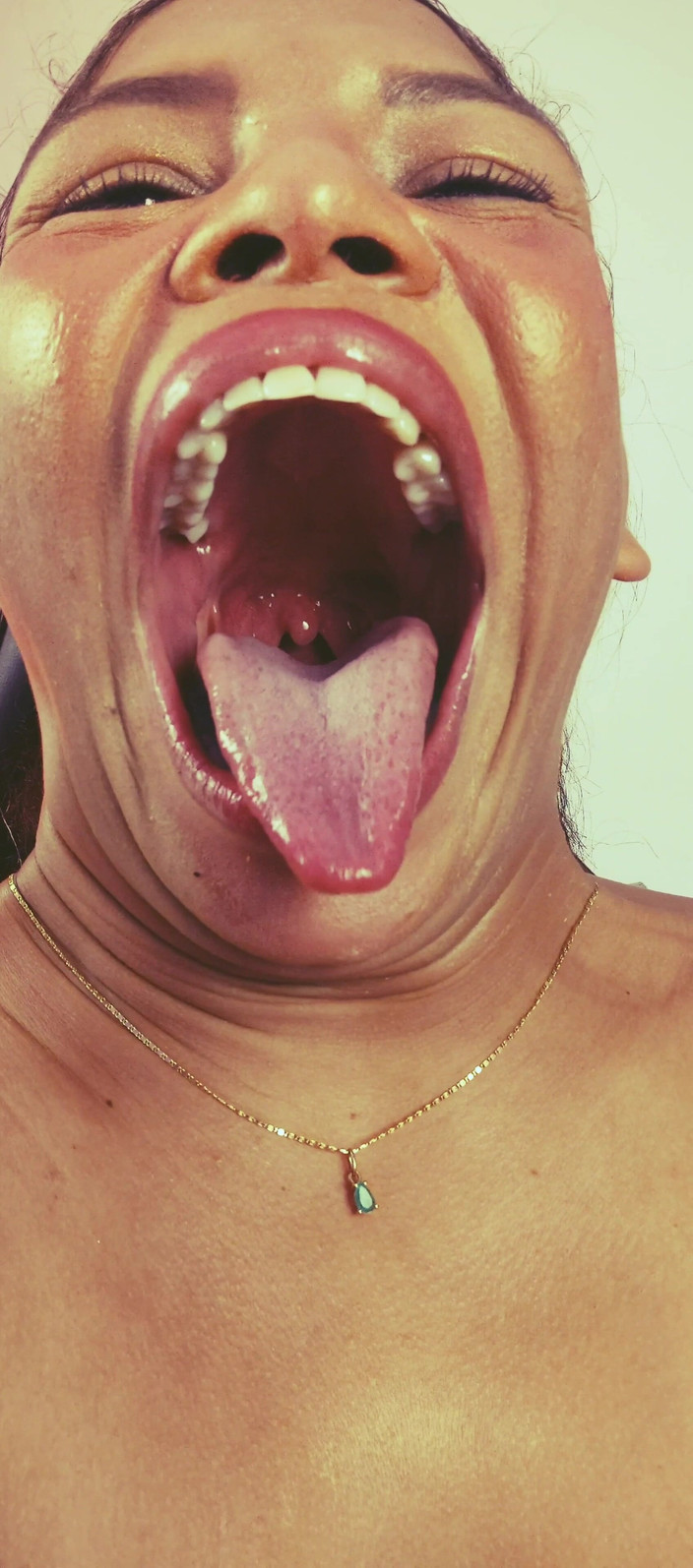 anabel693: 恋物癖烟嘴和舌头