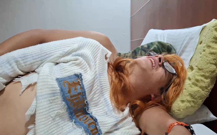 Our threesome adventures: Otel odasında sikişiyor