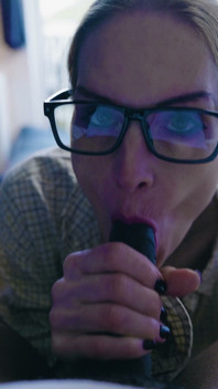 Sexy milfka z Rakouska - dlouhé nohy Těsný zadek a deepthroat