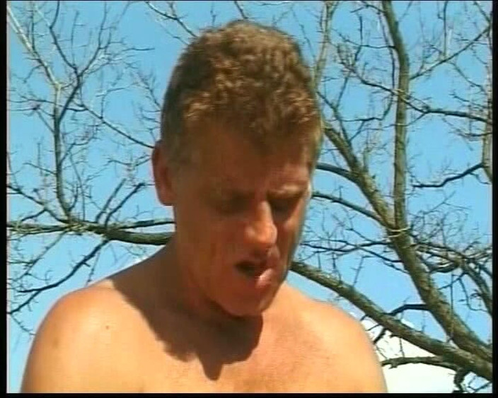 German Amateur Videos: Руду тінку з Німеччини відтрахали на фермі