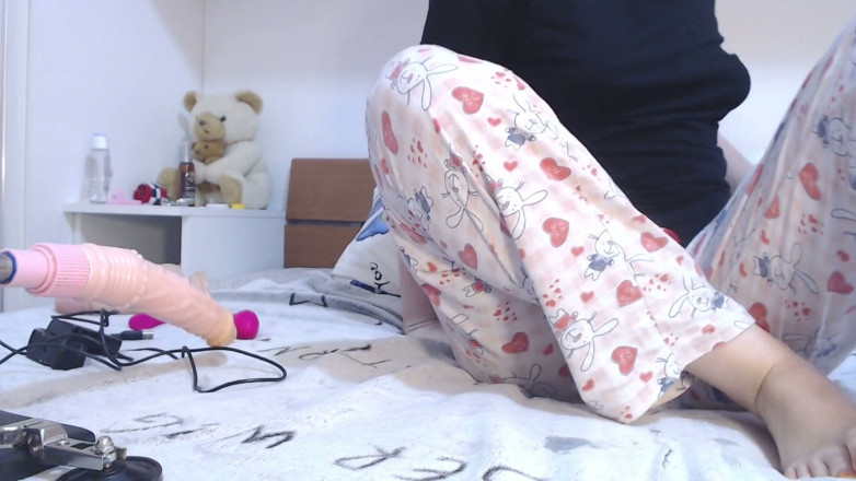 Katherine Squirt: Her Ass Can Take Huge Dildos Deep