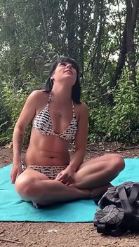 Çılgın Alman erkek delisi kız Marie Saint plajda riskli dölleme sikişiyle konuşuyor