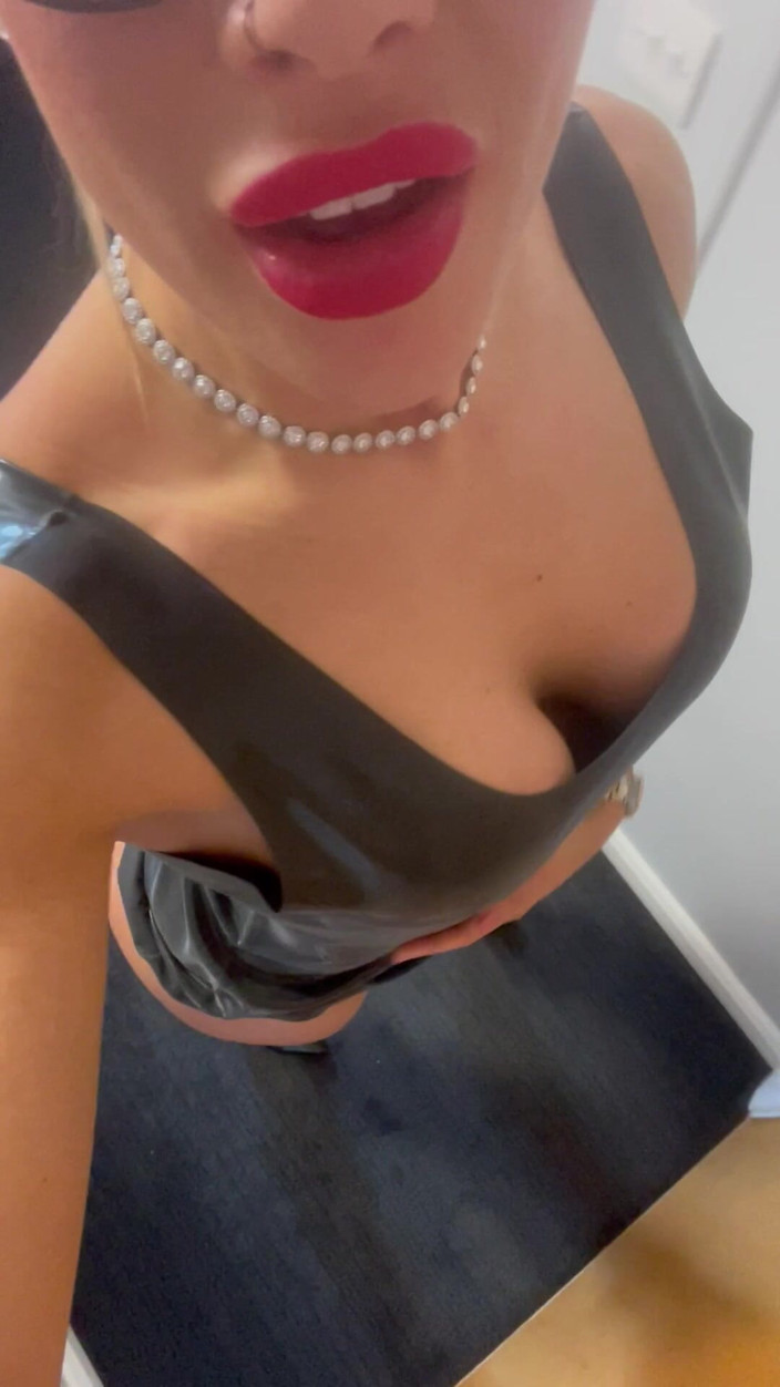 CALLIE ROKS: Latex Dress Worship