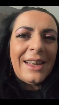 Milfycalla -vestiti allenamento provano con la pipì fetish 159- dea miLF con uno spogliarello corpo perfetto