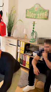 Hetero Turkse vriend komt klaar in de mond van een getrouwde Duitse jongens na het pijpen