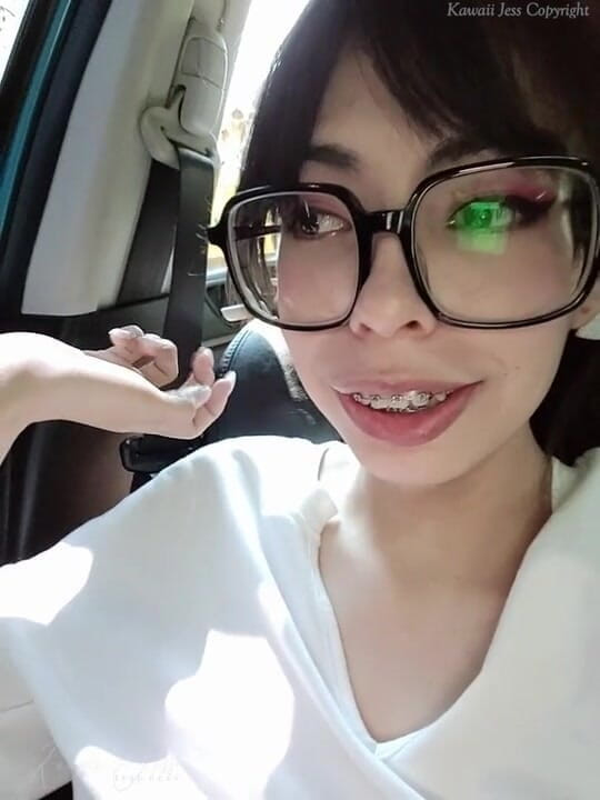 Kawaii Jess: Поглаживаю себя внутри моей машины, полная версия