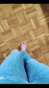 Bonjour les amateurs de pieds