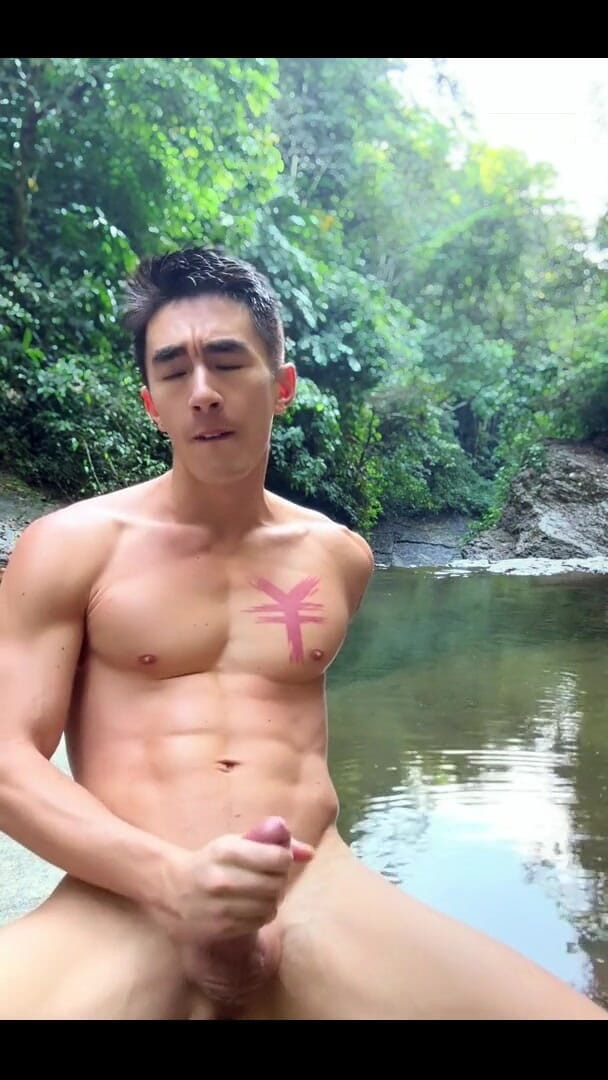 Cody Seiya: Tomó una caminata a una cascada privada