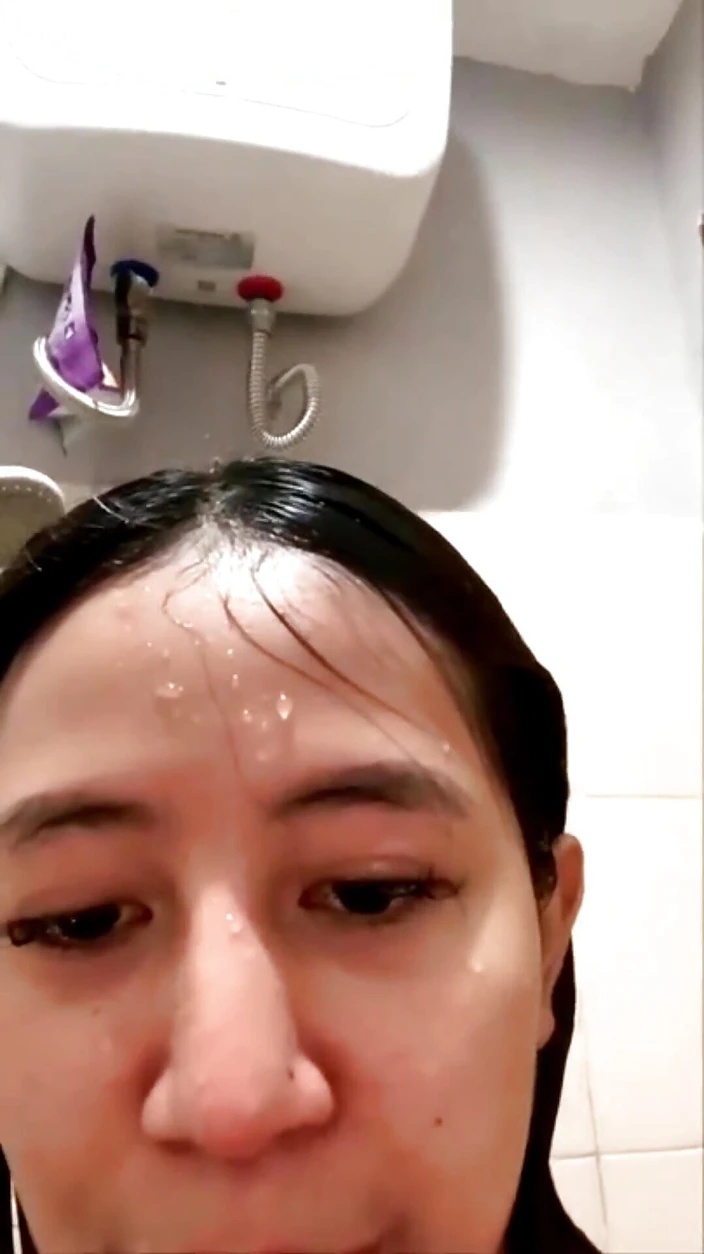 Indoseblay: Skandal selebgram indo live sambil mandi