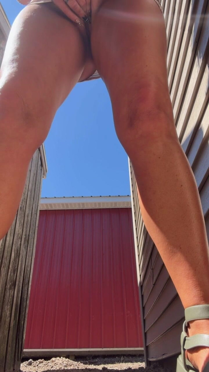 Valaya Noire: Horny Slut Sneaks Fingers in Herself Outside