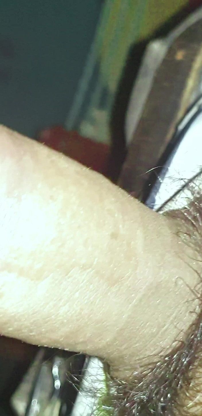 Xujjal: Un nou videoclip sexy cu masturbare cu băiat slab.