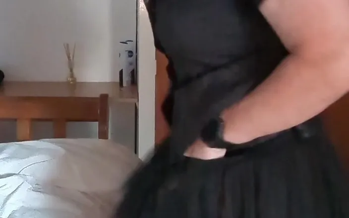 NikkiGee: Short Skirt, Stockings and Self-facial!