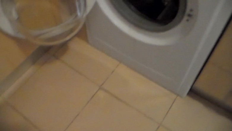 Sex hub male: John is peeing all into the washing machine