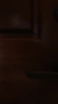 Wytatuowana owłosiona nastolatka zerżnięta i wyprostowana na twarz