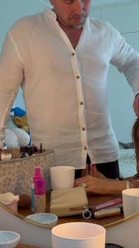 Tante bahenol ini lagi asik nyepong kontol sampai wajah dan toketnya muncrat