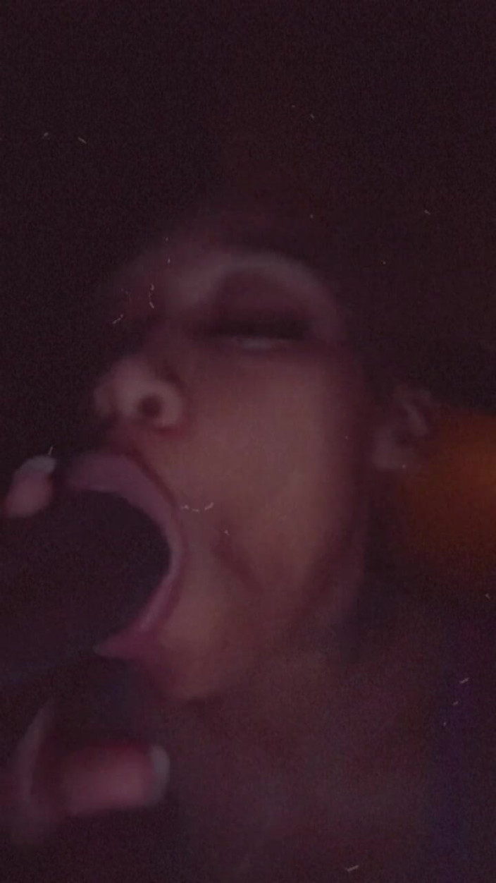 SexLoveRed: Kouřím ho minutu