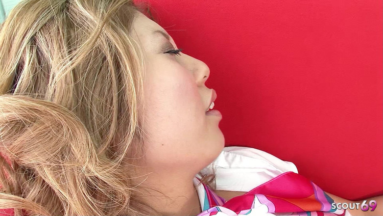 Asian porn collection: 털이 무성한 무수정 보지의 호텔에서 데이트에서 따먹히는 아시아 마른 십대 Rie