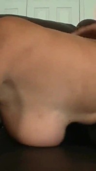 Kozatá nudistka má v puse svého nevlastního syna