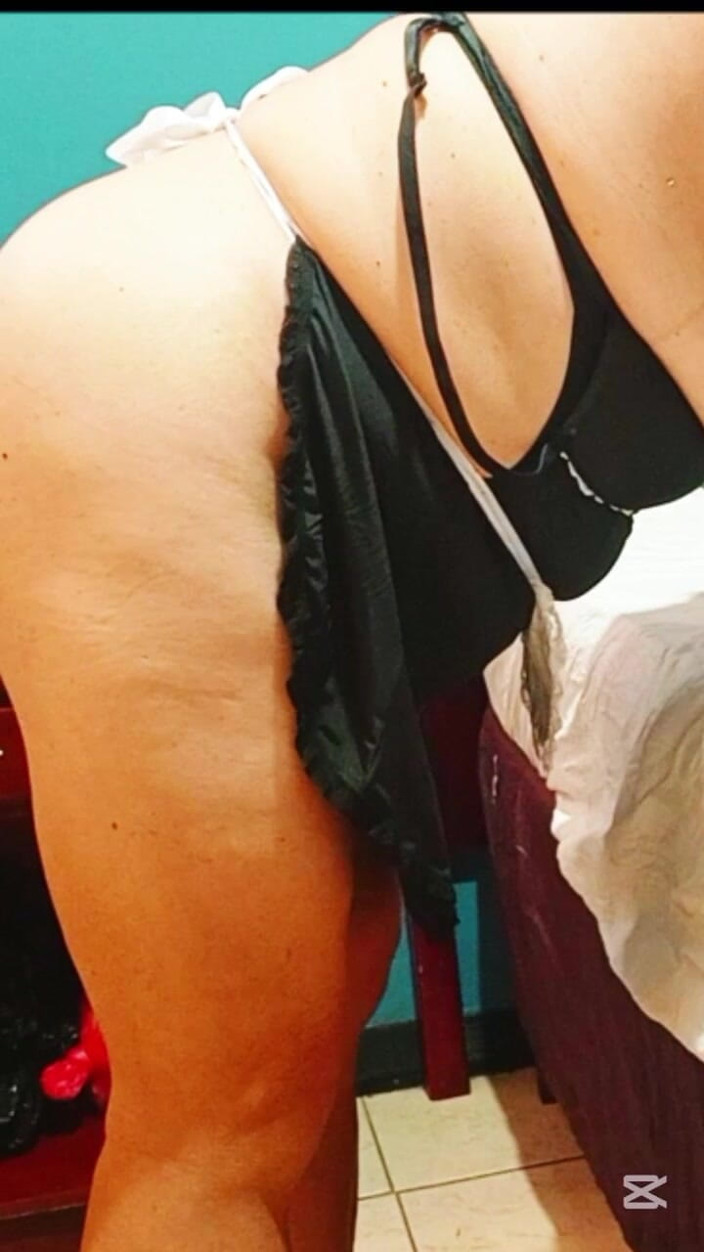 Milfta boohot: La donna delle pulizie squirta quando la scopo a pecorina