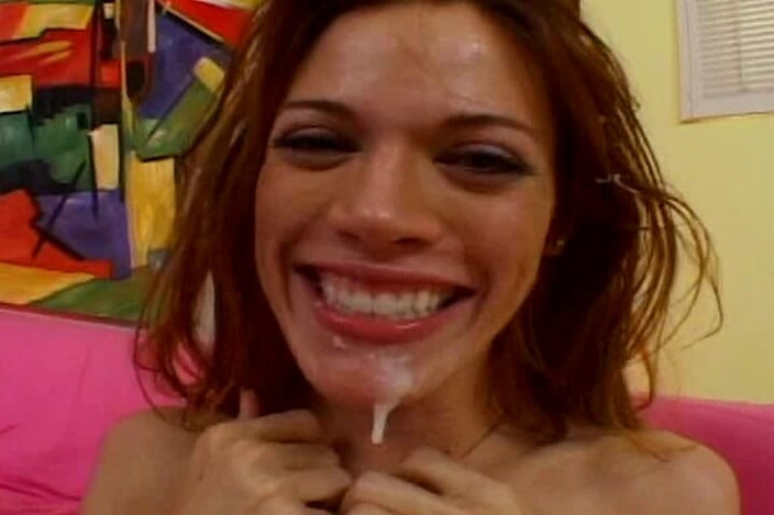 Vintage Babes: Розпусна красуня з великими цицьками насолоджується грубим анальним трахом