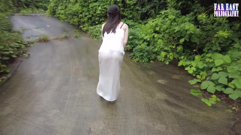 Far East pornography: Il t bollente cammina sulla schiena con la prima volta...