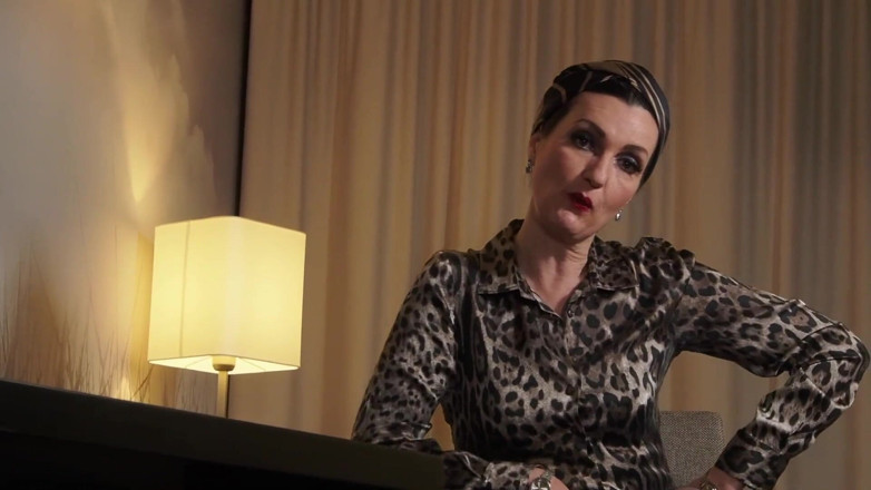 Lady Victoria Valente: Your office boss knows what a failure you are!