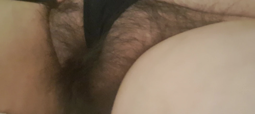 Mommy big hairy pussy: El coño gordo, peludo y caliente de la madrastra
