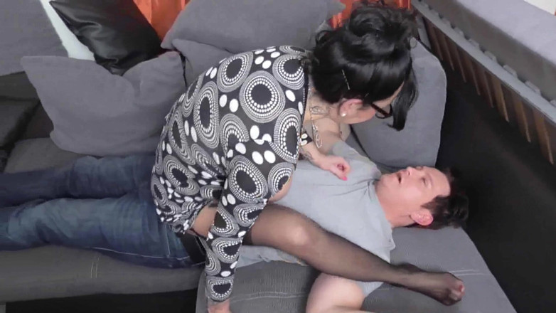 Femdom Austria: Stifling her slave on the couch