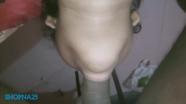 Shopna25: Adik tiri memberikan blowjob mendalam kepada abang tirinya