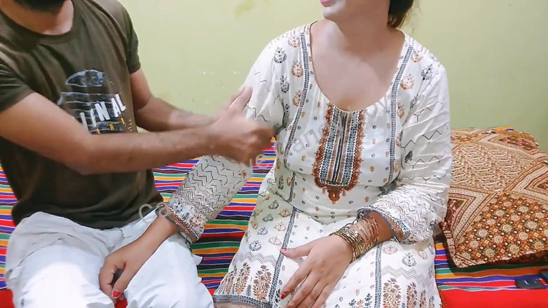 Pakistani CoupleX: Matrigna scopata in culo rotondo perfetto audio hindi