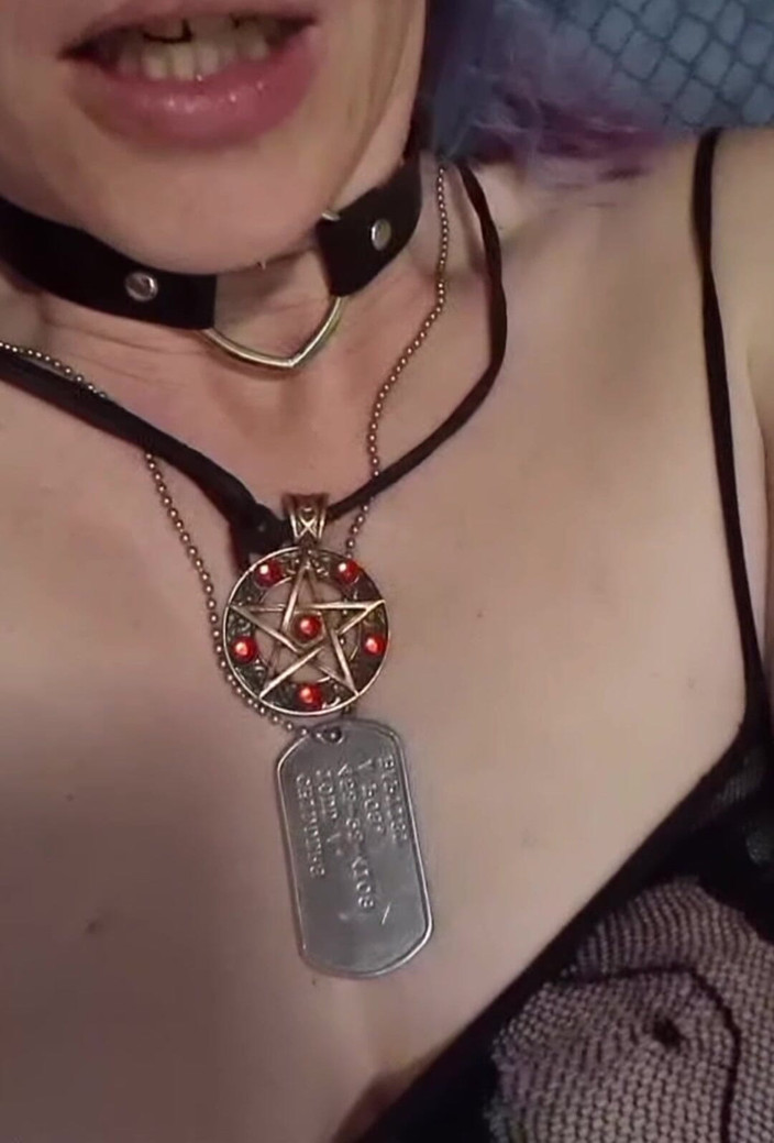 KittieNoOne: Kittienoone cuba merakam mengongkek dirinya dan memancut mani