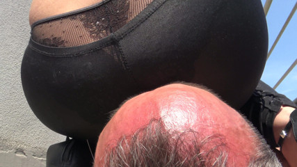 Femdom Austria: String leggings, facesitting auf loggia!
