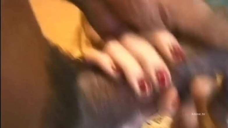 Monster Cocks: Gadis sange yang lagi ngentot pantat bahenol ini disuguhkan sama...