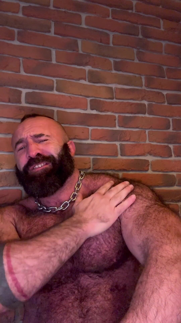 Tyler Rex: Muscle gay bear winter paja - polla acariciando y grandes bolas...