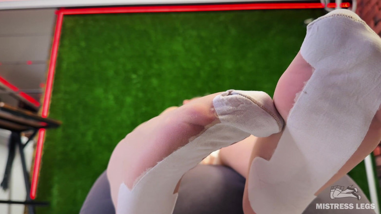 Mistress Legs: Kaki Stoking Putih Mengusik Dan Pantat Saya Di Latar Belakang...