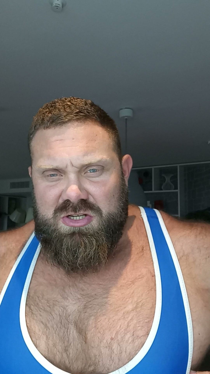 JackStacked: Jack gestapeld - dominante gespierde papa worstelende singletstrip en vuile praat
