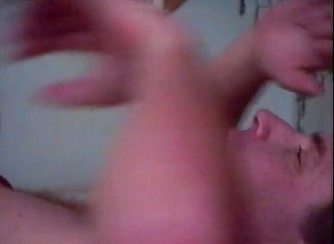 Happy Ending: सुनहरे बालों वाली बेब की चूत को विभिन्न पोज में चाटा और पटक दिया जाता है