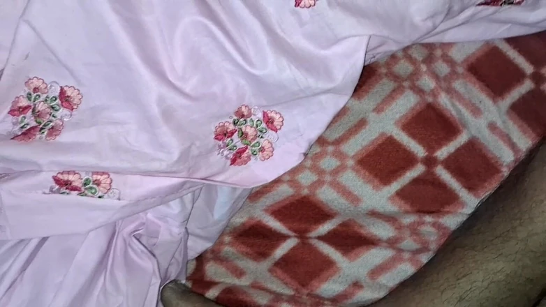 Rakesh: Indian Desi Hauswaif Rani Bhabhi Ki Chudayi Husband Ne Room...