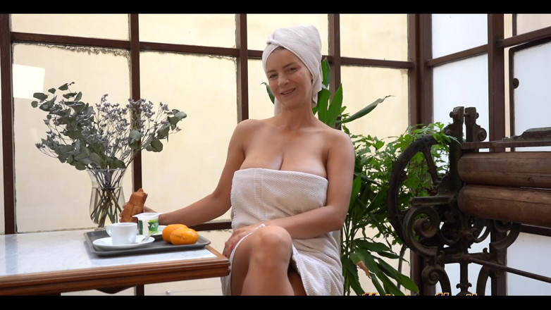Katerina Hartlova: Komm mit mir mit bei meinem frühstück und. Vollständiges video 1106...