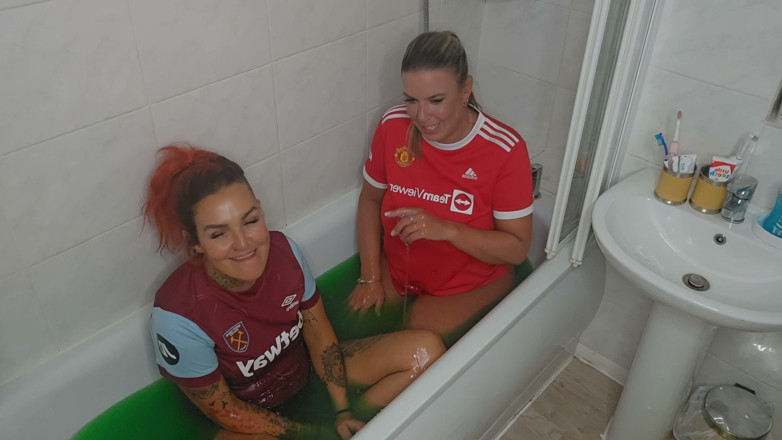 Maisie Lewis: Maisie Lewis și fată obraznică V fac o baie cu gunge