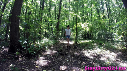 Sexy Dirty Girl: Boquetes na floresta e se masturbando na floresta