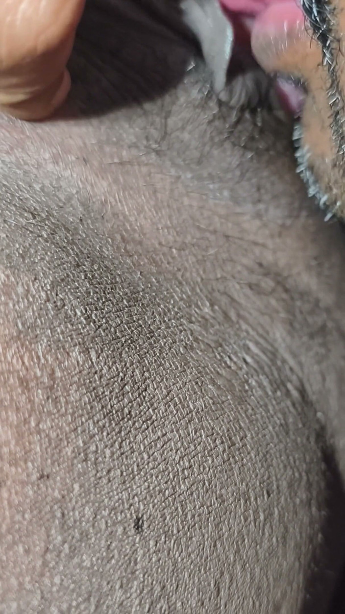 Realmallucouplevlog: 今日は彼のせいで私の膣が濡れて、さらに幸せに潮を吹きかけてくれました