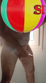 Beau Gosse, Mature, Potelé Avec Une Grosse Bite Grosse, En Train De Me Raser La Bite Et Les Œufs Sous La Douche En Gros Plan